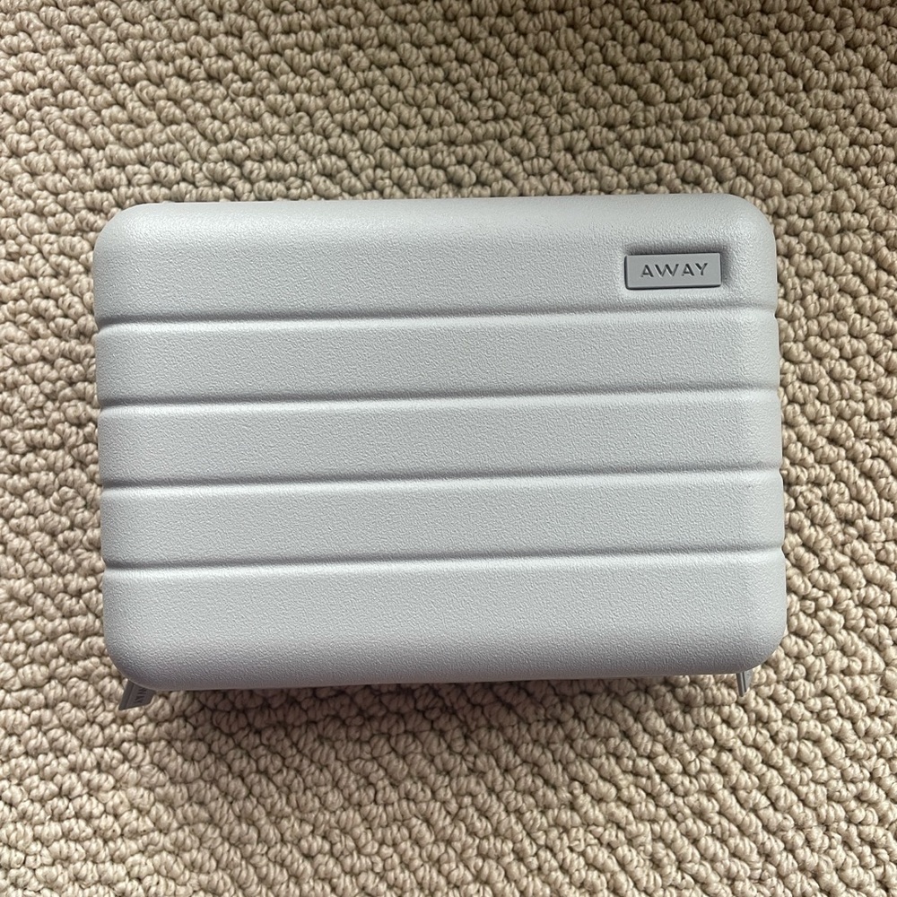 Away Silver Travel Organizer